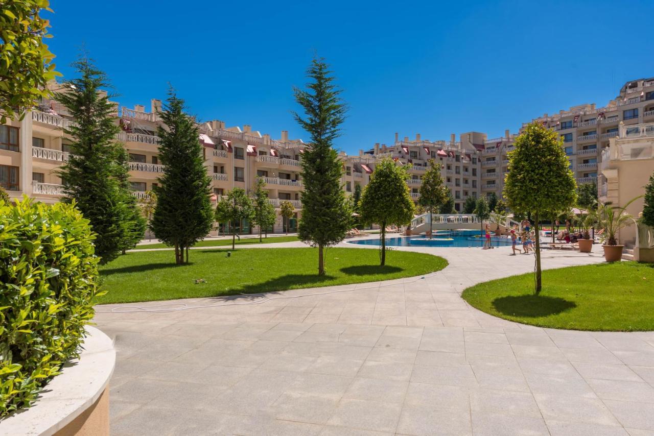Blue Lagoon Seafront Apartments Varna Exteriör bild