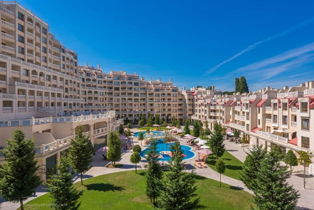 Blue Lagoon Seafront Apartments Varna Exteriör bild
