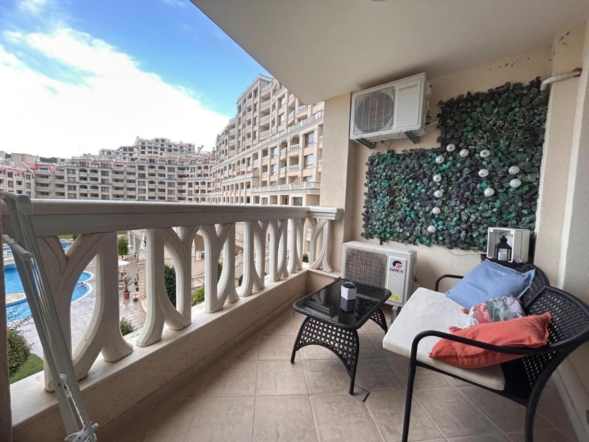Blue Lagoon Seafront Apartments Varna Exteriör bild